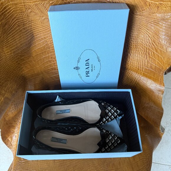 Prada Women's Black and White Patent Leather flats Size 37/ US 7 - Picture 6 of 6